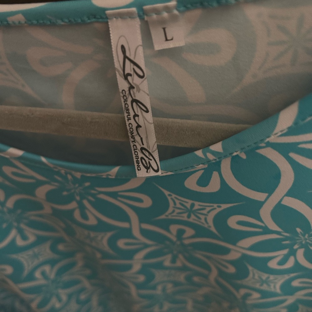 Lulu-B asymmetrical top, size large. - Picture 2 of 7